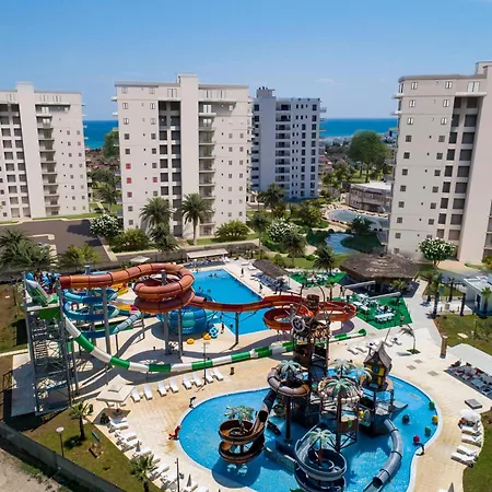 Priscilla In Caesar Blue Resort, Breakfast Possible, Aquapark,gym With Sauna And Heated Swimming Pool Apartman