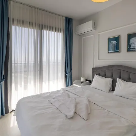 Priscilla In Caesar Blue Resort, Breakfast Possible, Aquapark,gym With Sauna And Heated Swimming Pool Gasztriá