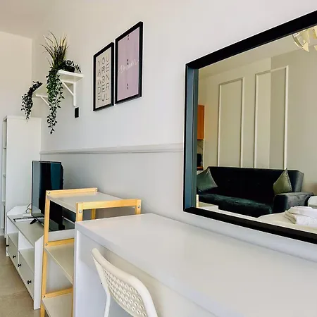 Priscilla In Caesar Blue Resort, Breakfast Possible, Aquapark,gym With Sauna And Heated Swimming Pool Apartman *