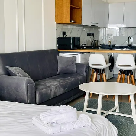 Priscilla In Caesar Blue Resort, Breakfast Possible, Aquapark,gym With Sauna And Heated Swimming Pool Apartman