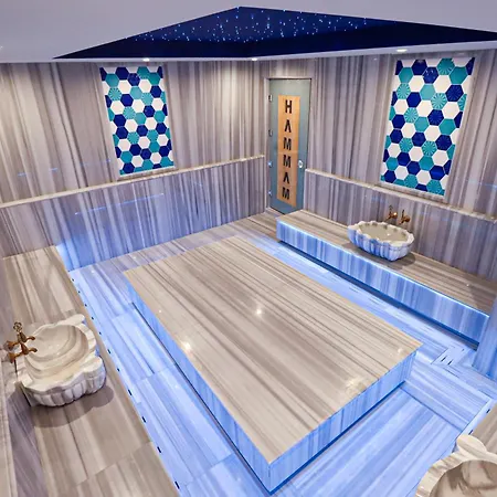 Priscilla With Seaview In Caesar Blue Resort, Breakfast & Lunch Possible, Gym With Sauna And Heated Swimming Pool شقة