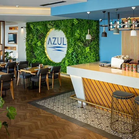 Priscilla With Seaview In Caesar Blue Resort, Breakfast & Lunch Possible, Gym With Sauna And Heated Swimming Pool Апартаменты Gastria