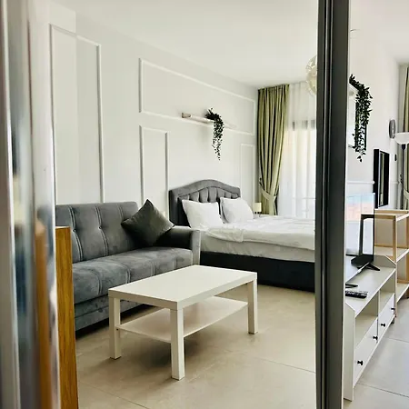 Priscilla With Seaview In Caesar Blue Resort, Breakfast & Lunch Possible, Gym With Sauna And Heated Swimming Pool