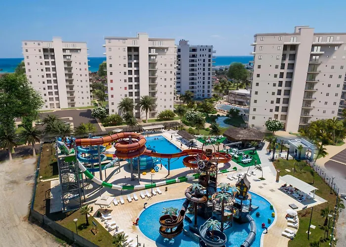 Priscilla With Seaview In Caesar Blue Resort, Breakfast & Lunch Possible, Gym With Sauna And Heated Swimming Pool Apartmán