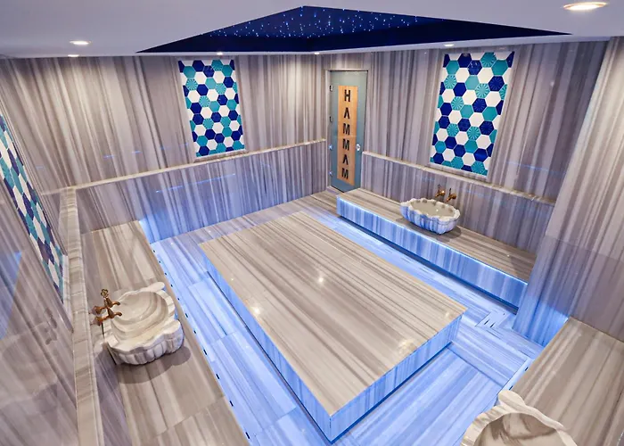 Priscilla With Seaview In Caesar Blue Resort, Breakfast & Lunch Possible, Gym With Sauna And Heated Swimming Pool Apartmán