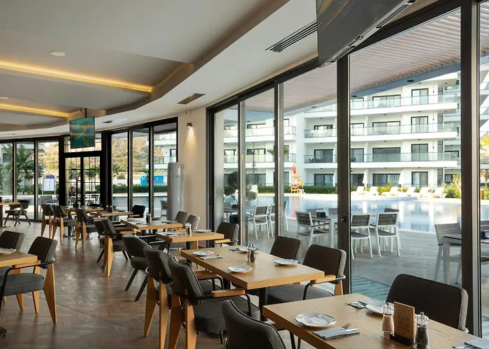 Priscilla With Seaview In Caesar Blue Resort, Breakfast & Lunch Possible, Gym With Sauna And Heated Swimming Pool Apartmán Gastria