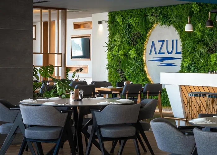 Priscilla With Seaview In Caesar Blue Resort, Breakfast & Lunch Possible, Gym With Sauna And Heated Swimming Pool * Gastria