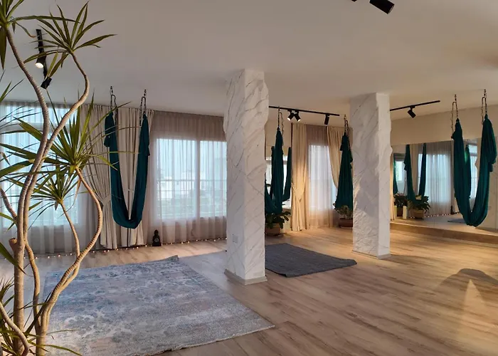 Priscilla In Caesar Blue Resort, Breakfast Possible, Aquapark,gym With Sauna And Heated Swimming Pool Gastria