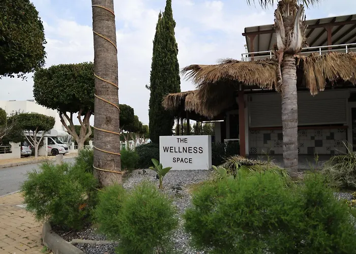 Priscilla In Caesar Blue Resort, Breakfast Possible, Aquapark,gym With Sauna And Heated Swimming Pool Gastria